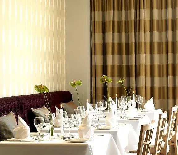 Sneem Hotel ホテル スネアム